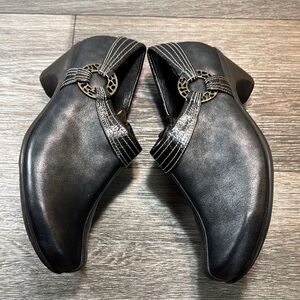 Naot Black Leather Loafers Slip-On Shoes woman’s size 39 (b124)